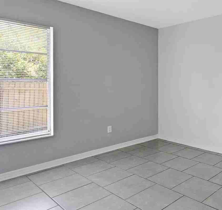 726 Cranbrook Ln - Photo 3 of 5
