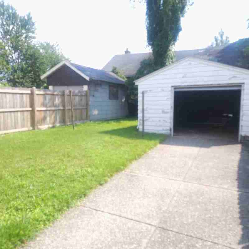 733 Norfolk Ave - Photo 2 of 6