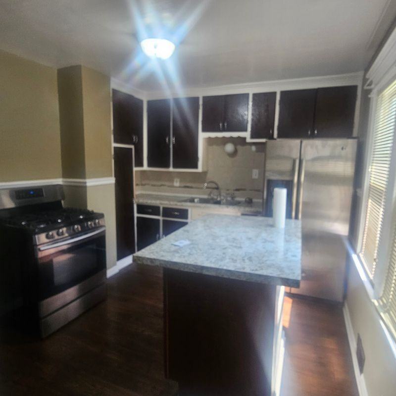 733 Norfolk Ave - Photo 3 of 6