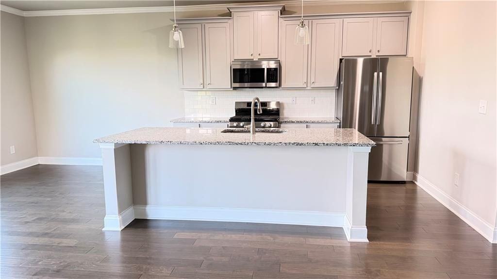 2005 Manor Pointe Dr - Photo 2 of 16