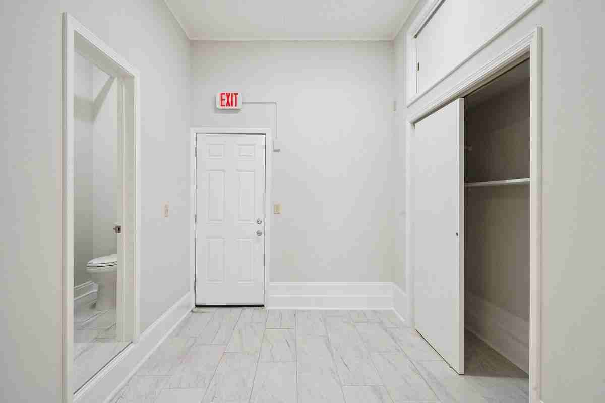 4705 Iberville St - Photo 2 of 12
