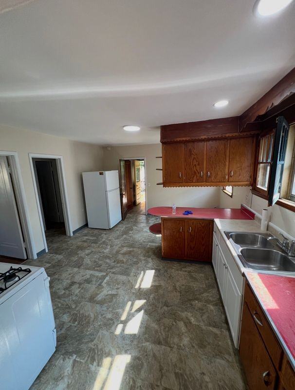 808 Waverly Pl - Photo 7 of 13