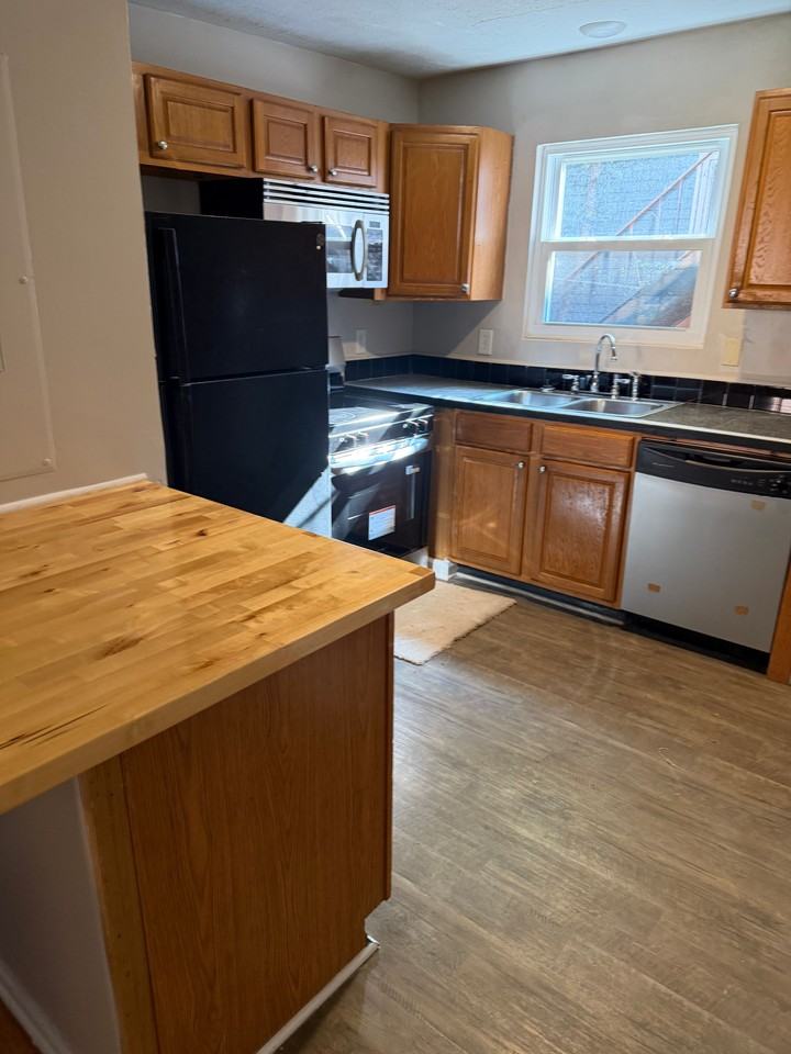 1037 Oglethorpe Ave Sw - Photo 4 of 24