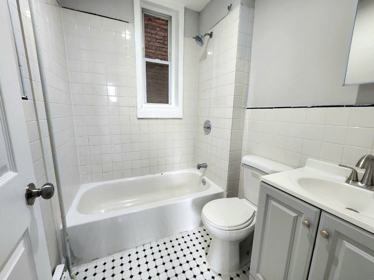 367 Morris Ave #2 - Photo 4 of 6