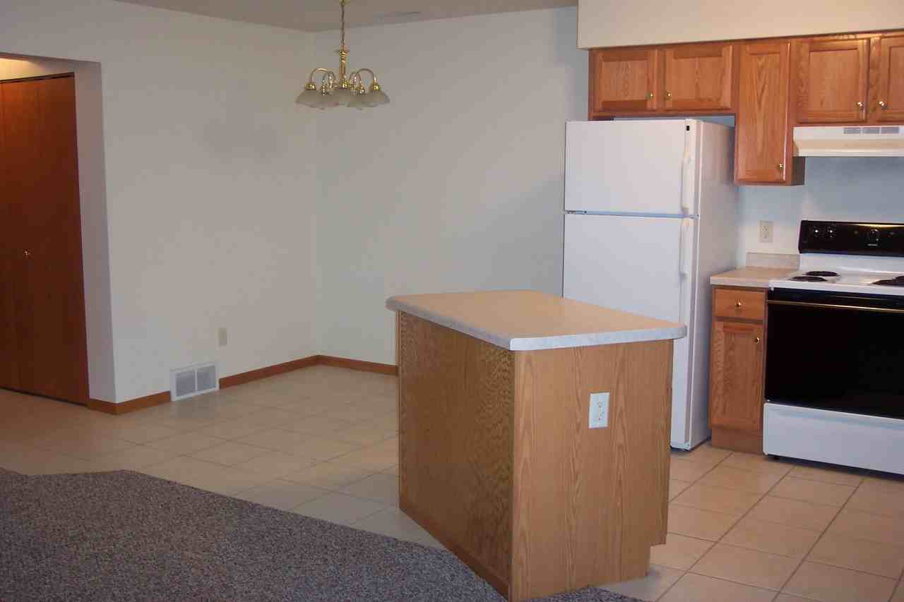 521 Kozarek Ave #6 - Photo 5 of 10