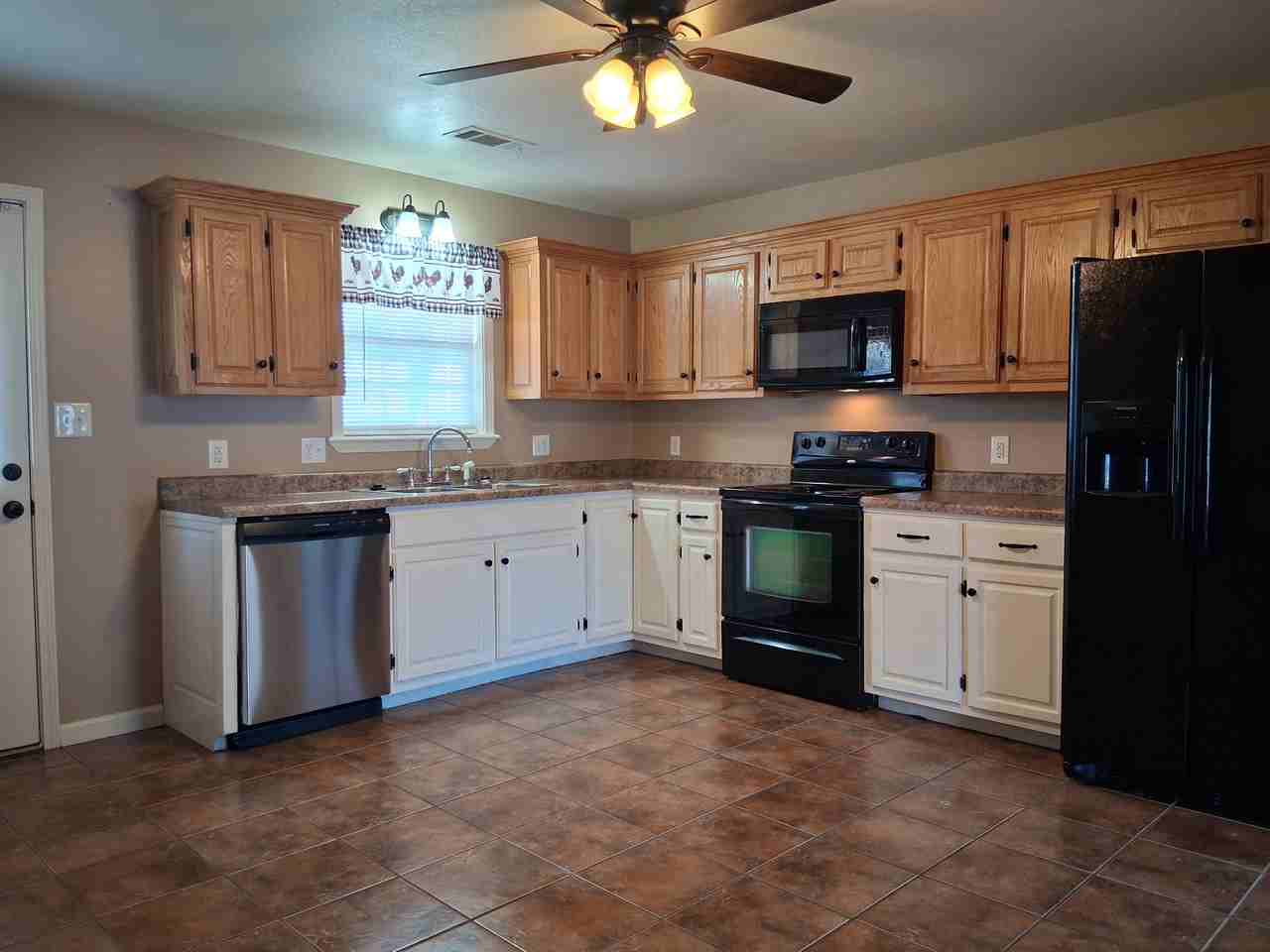 605 Marion St #NA - Photo 3 of 11