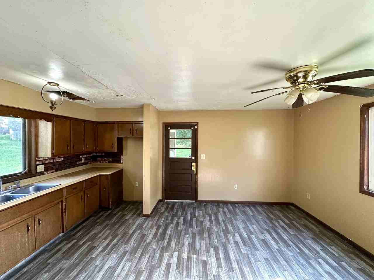 105 W Terrace Ave #NA - Photo 3 of 34