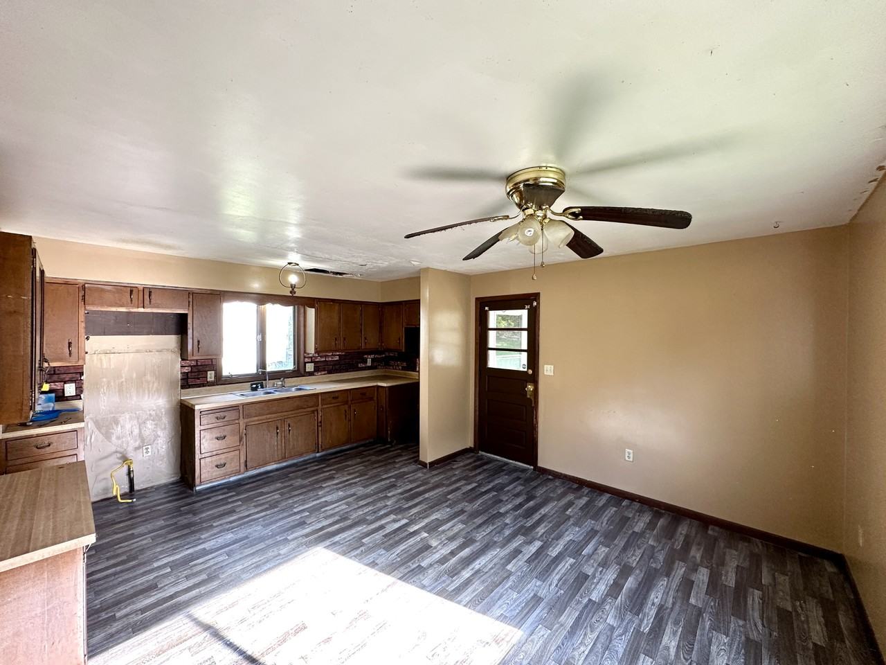 105 W Terrace Ave #NA - Photo 4 of 34