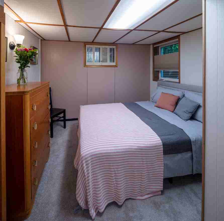 5046 48th Ave Sw - Photo 4 of 10