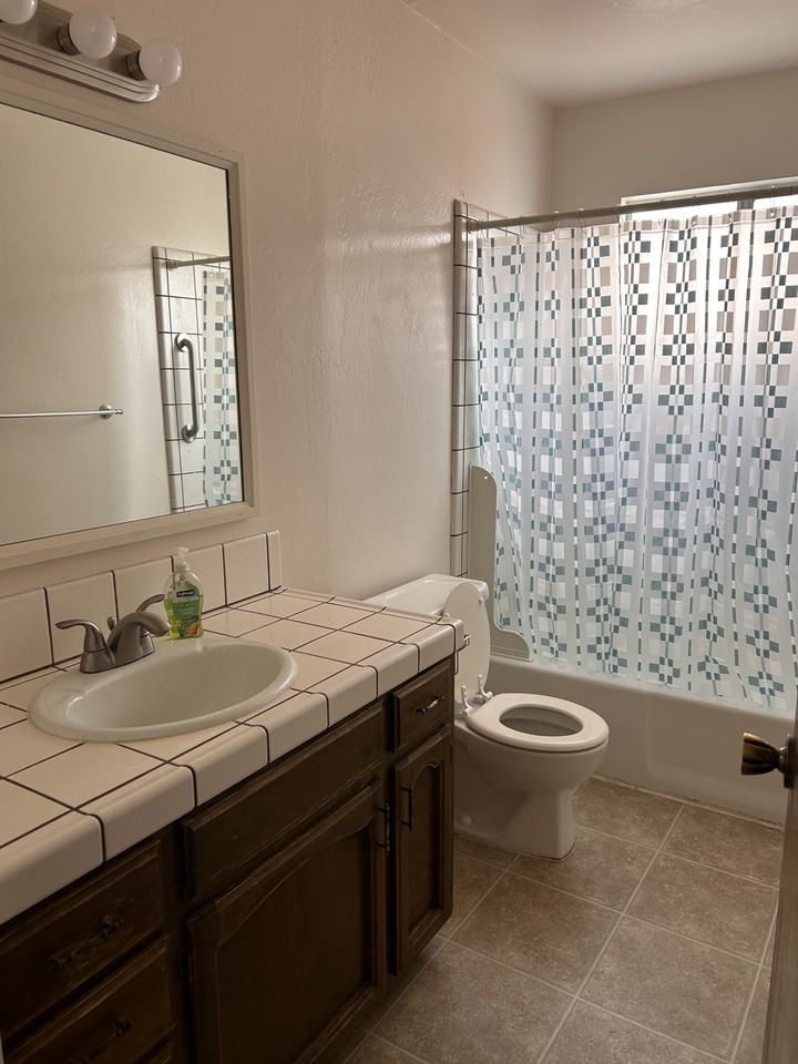 340 N 3rd St #B - Photo 3 of 13