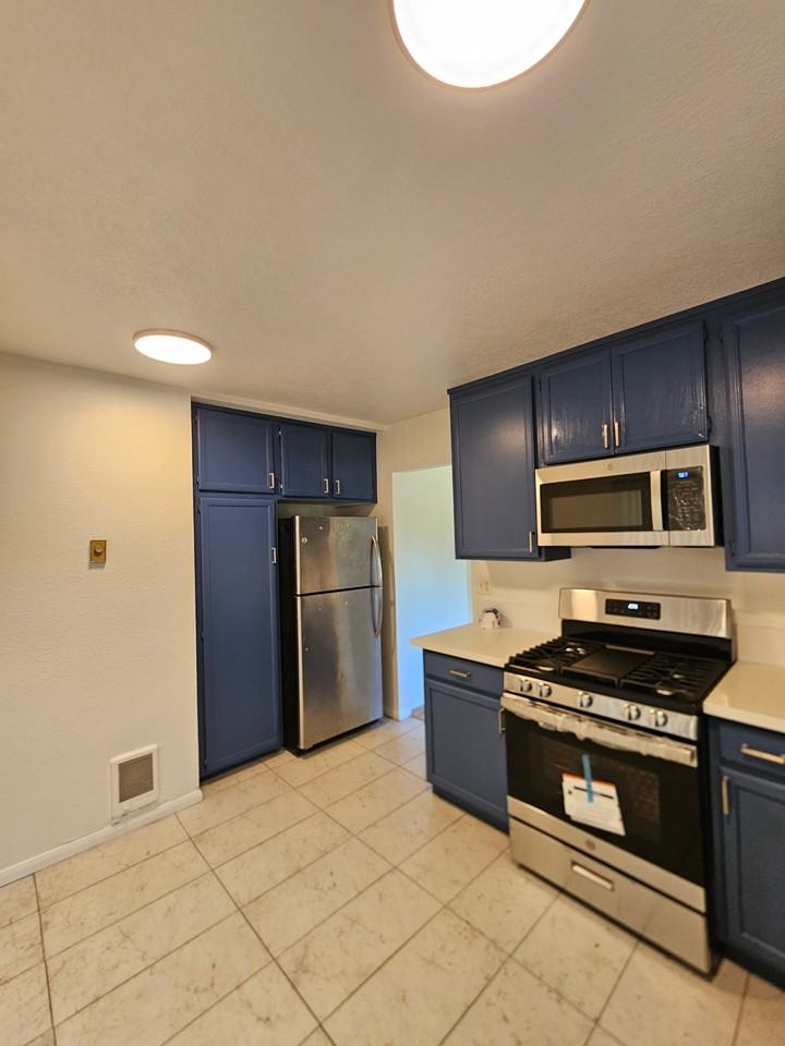 104 Avenida Las Brisas #D - Photo 5 of 17