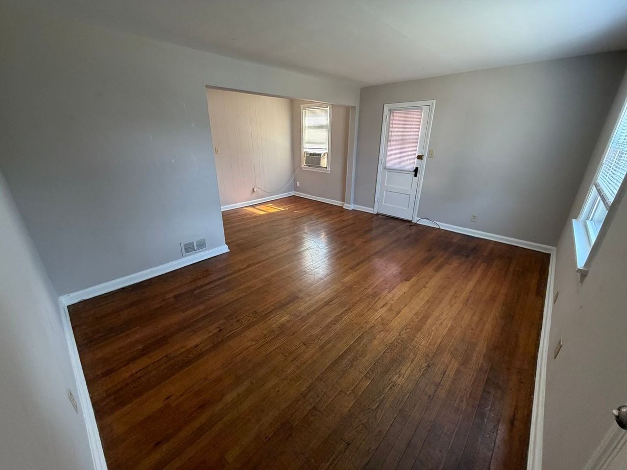 7010 Miami Ave - Photo 2 of 42