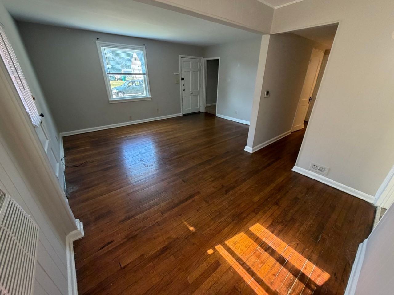 7010 Miami Ave - Photo 4 of 42