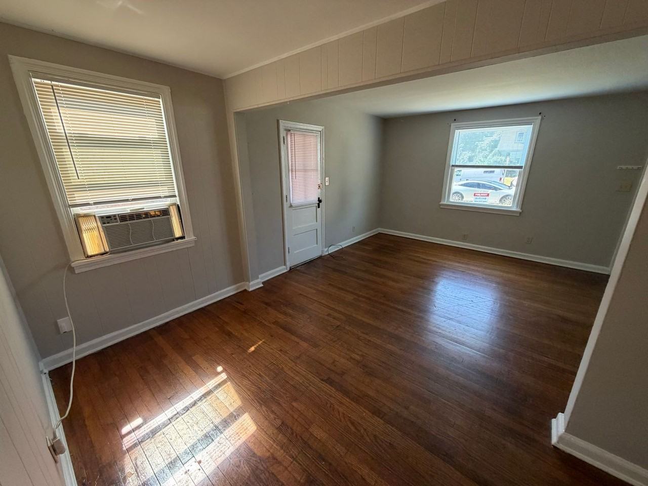 7010 Miami Ave - Photo 5 of 42