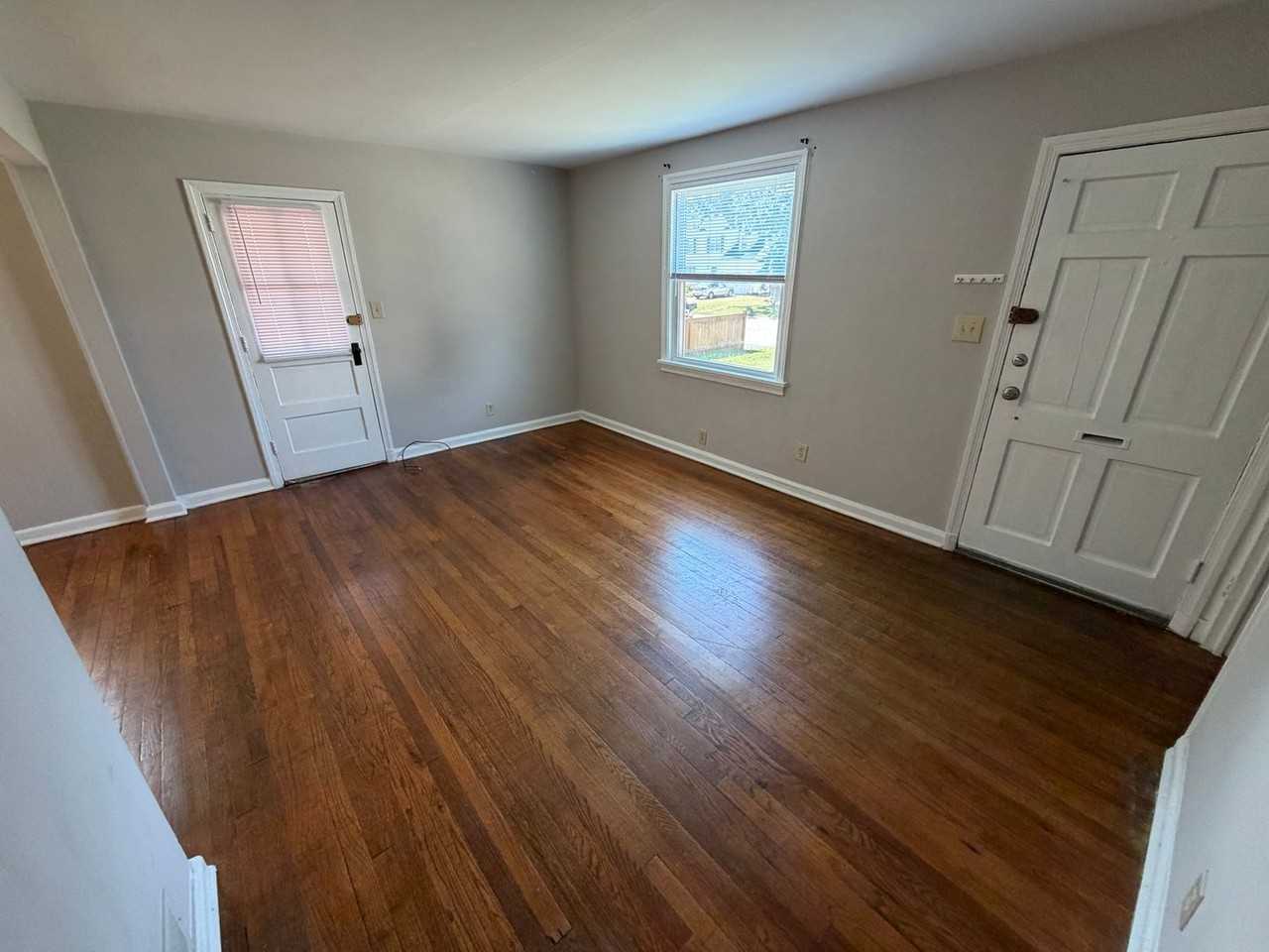 7010 Miami Ave - Photo 6 of 42