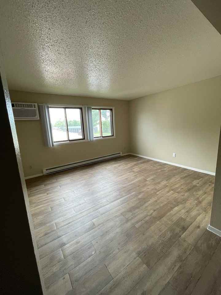 Williston Estates - Photo 3 of 14
