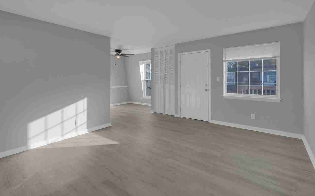 Chateau Royale Apartments - Photo 4 of 9