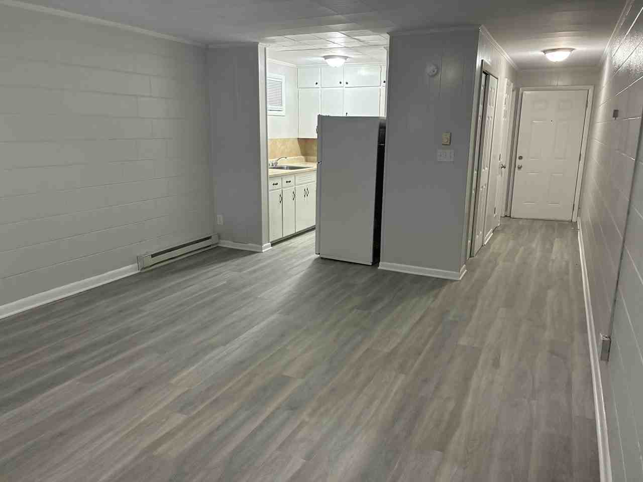 505 E College St #9 - Photo 5 of 8