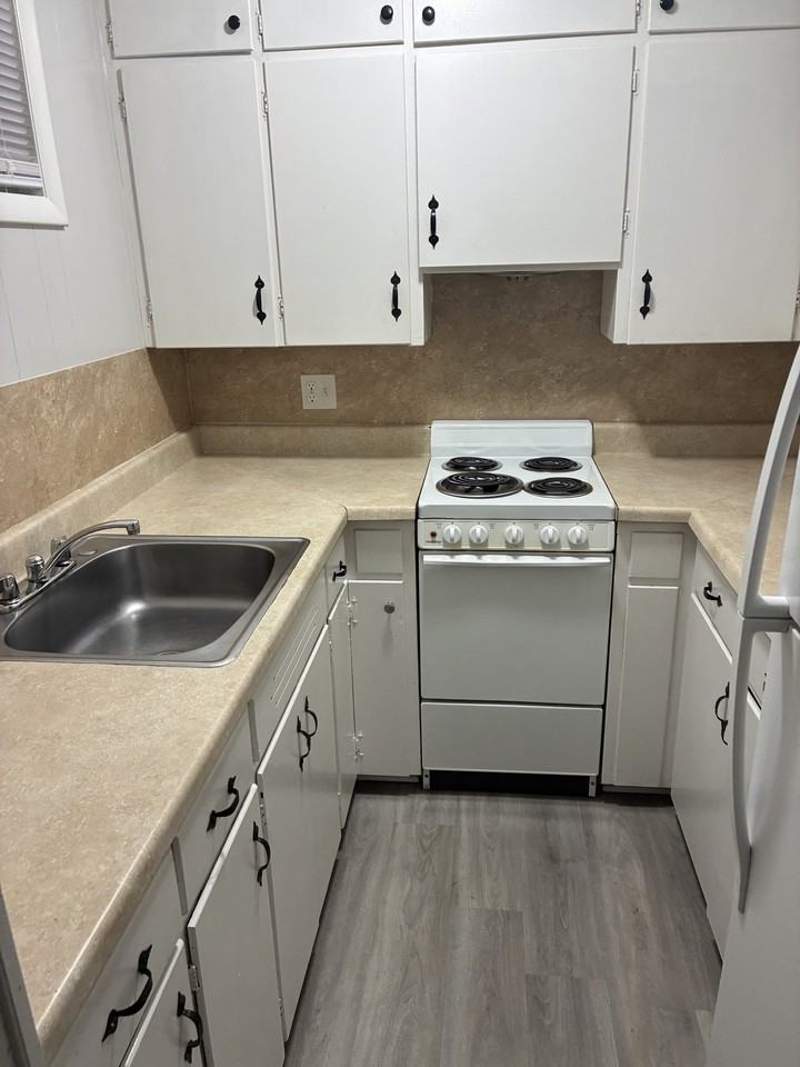 505 E College St #9 - Photo 6 of 8