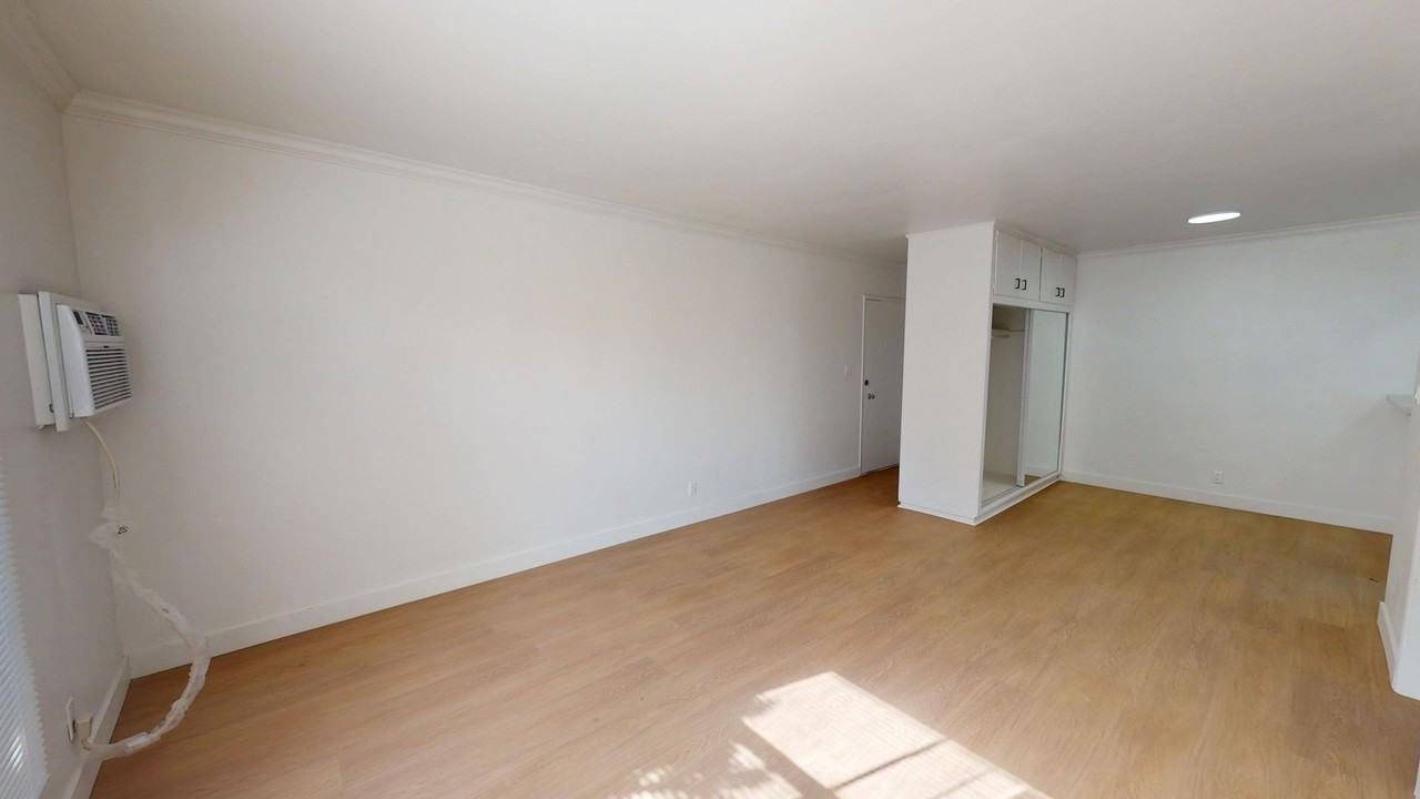 Newly Remodeled Apartments in the Heart of LA - Photo 6 of 9