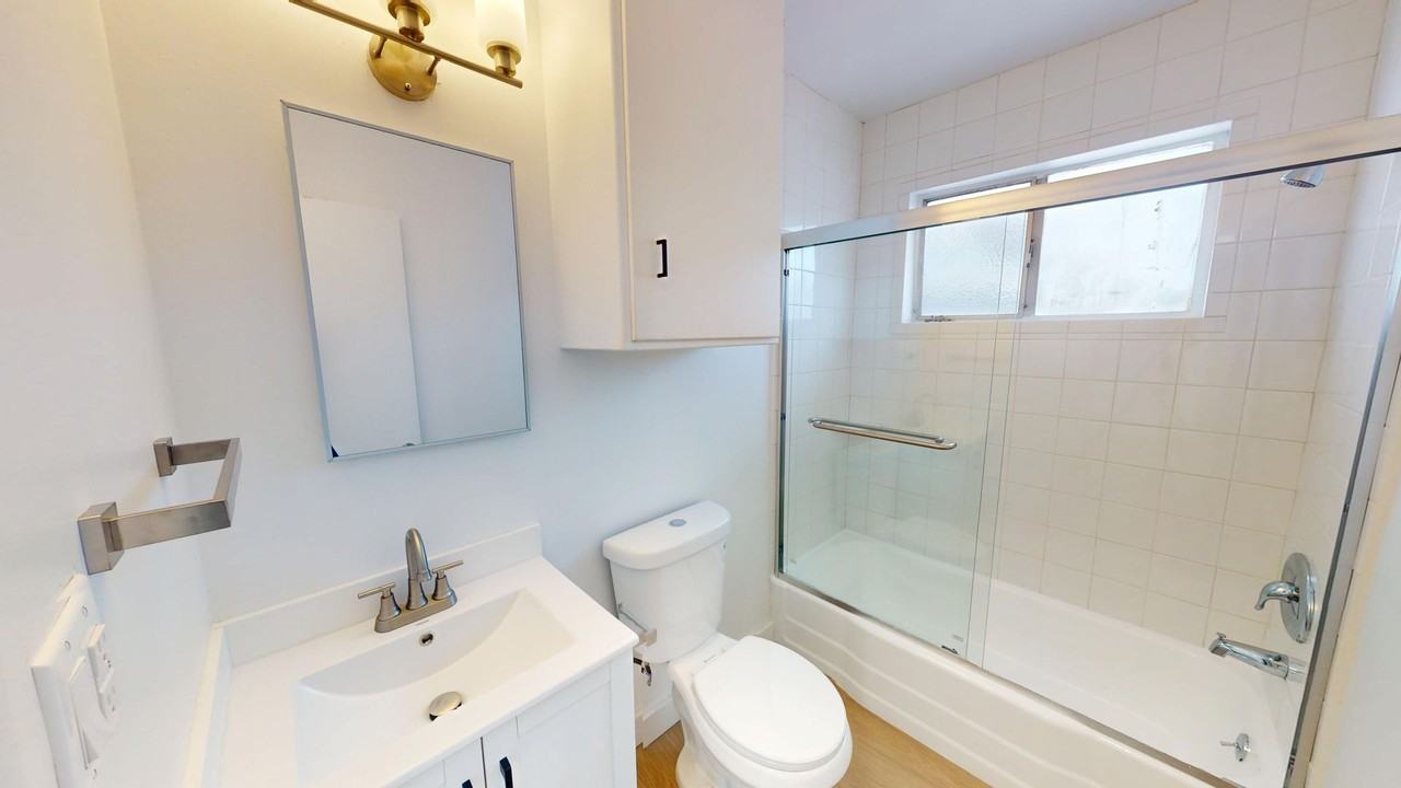Newly Remodeled Apartments in the Heart of LA - Photo 6 of 7