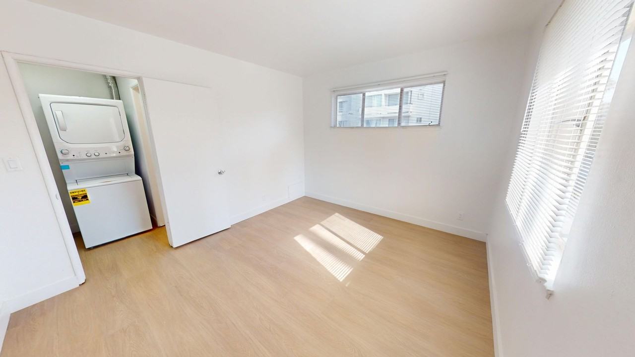 Newly Remodeled Apartments in the Heart of LA - Photo 7 of 7