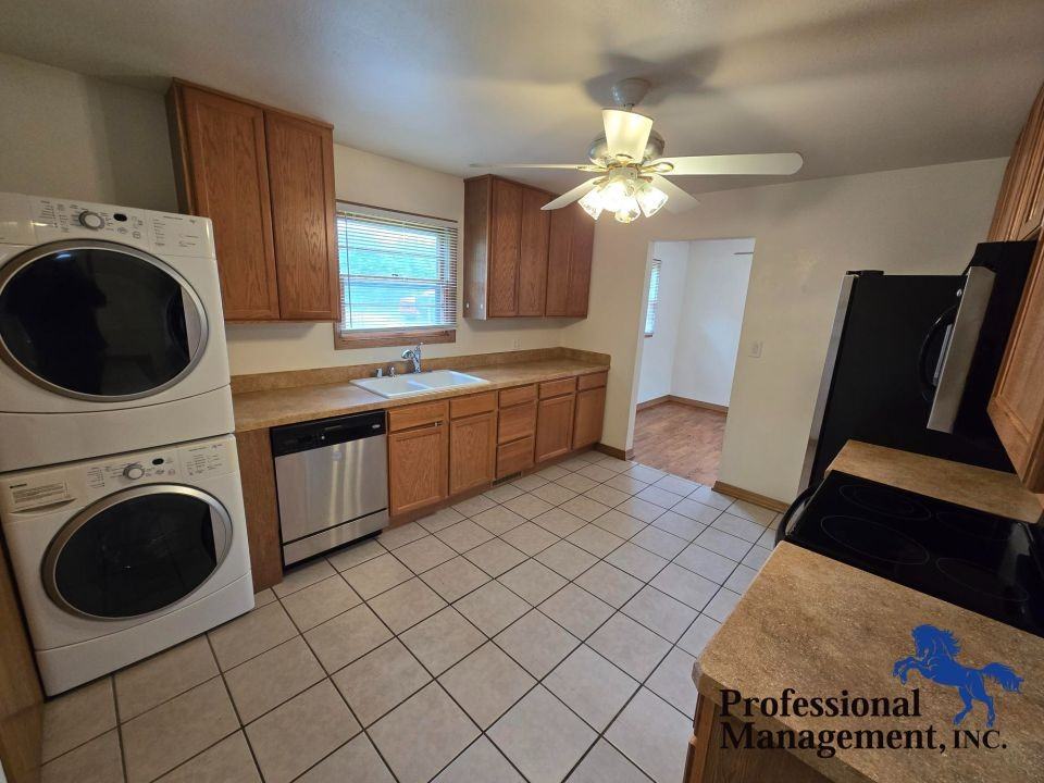 1709 Burlington Ave - Photo 5 of 10