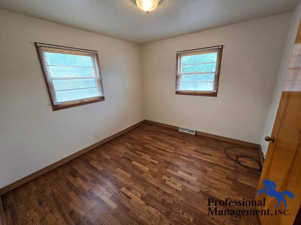 1709 Burlington Ave - Photo 6 of 10