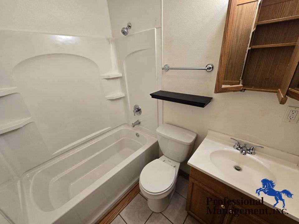 1709 Burlington Ave - Photo 7 of 10