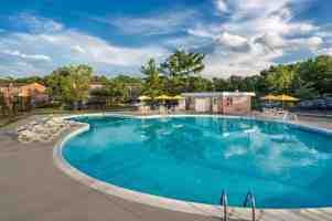 featured image of 8150 Lakecrest Dr Apt 106