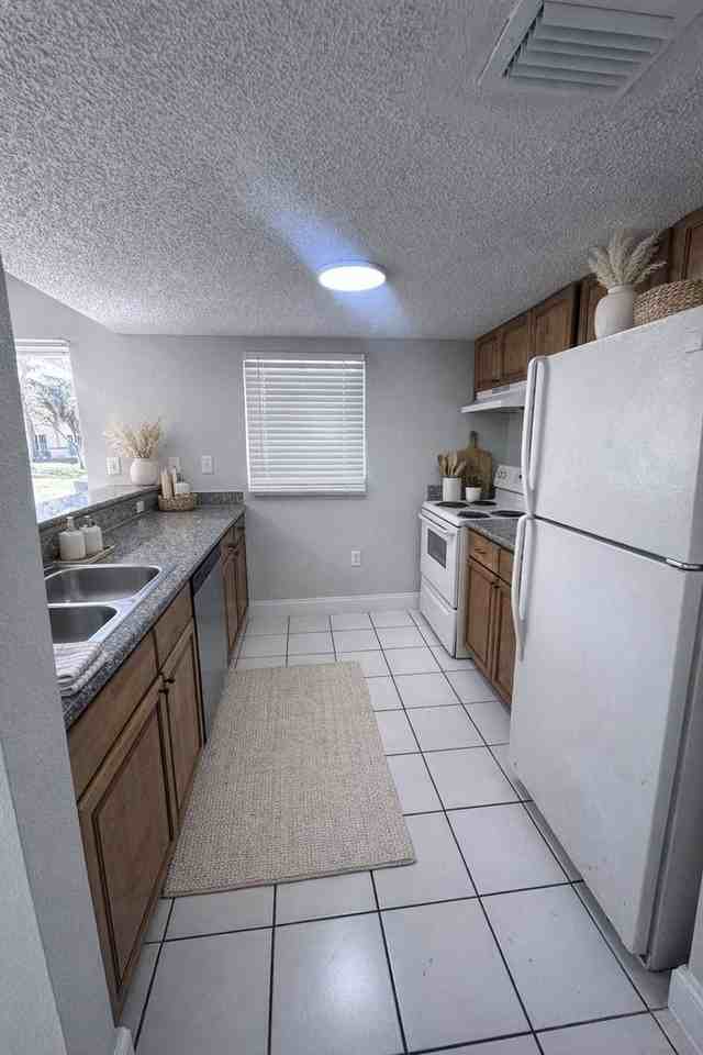 11574 Nw 39th St - Photo 2 of 11