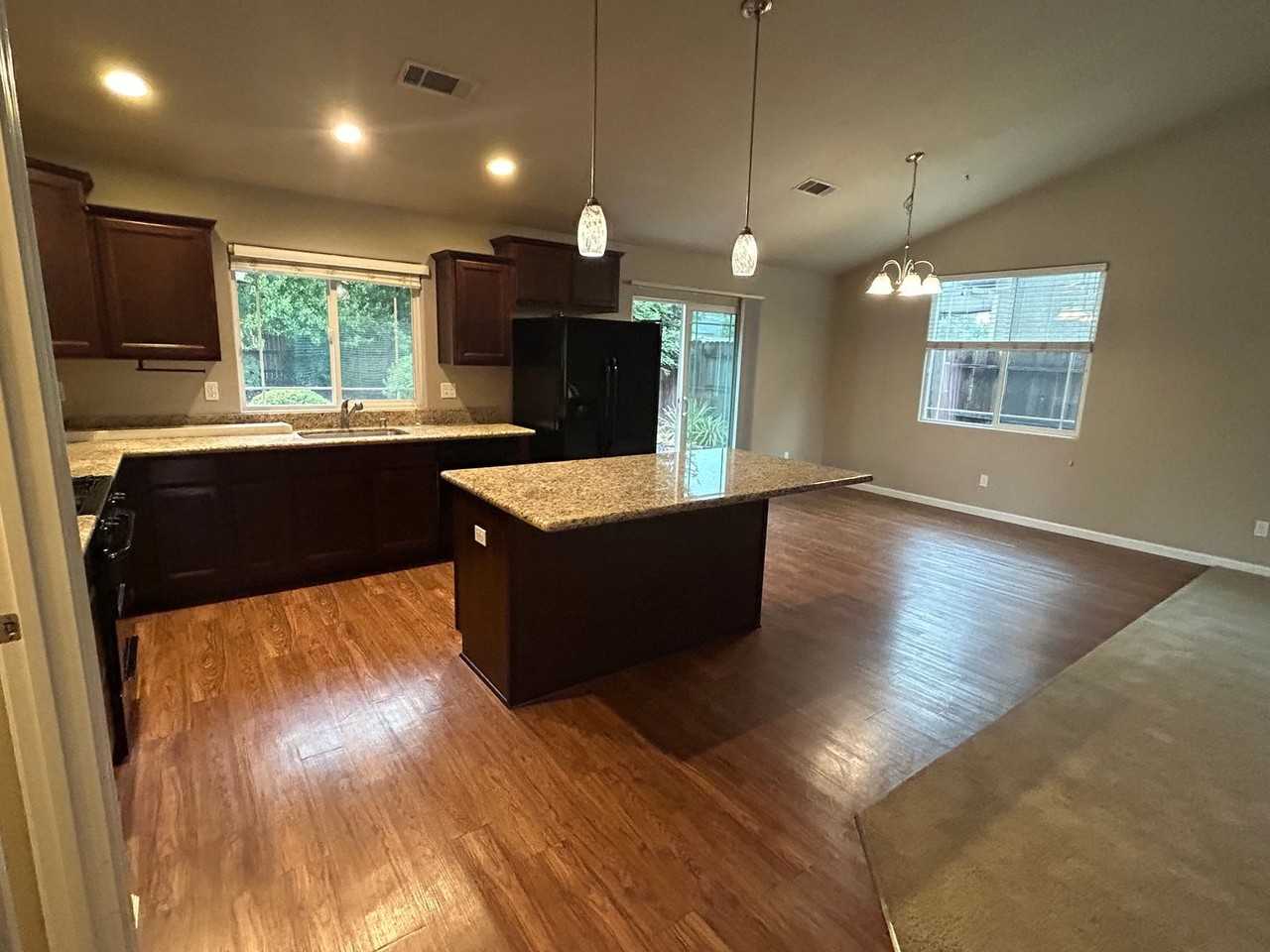 7172 Landcaster Ct - Photo 5 of 32