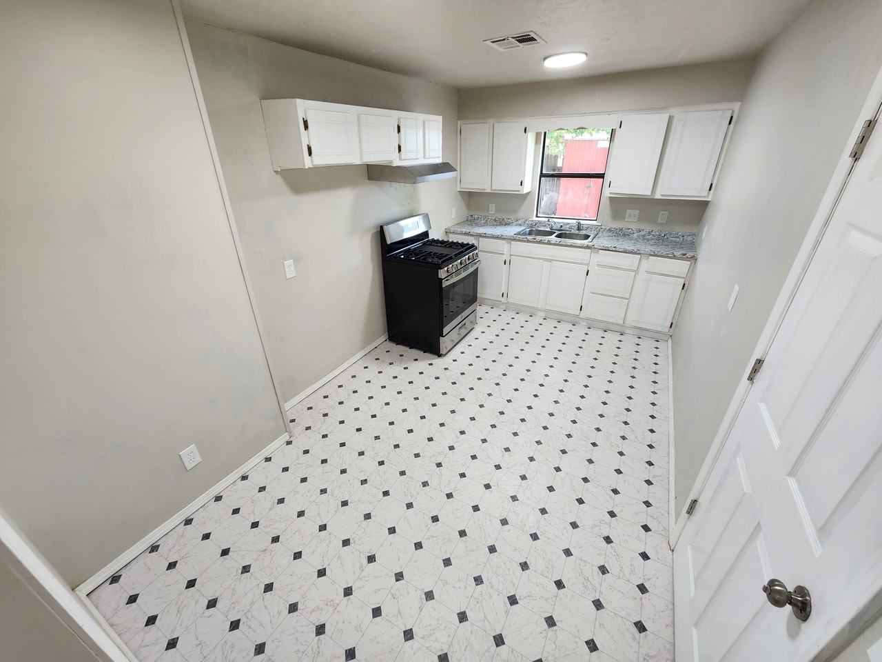 315 S Cherry St #1 - Photo 4 of 10