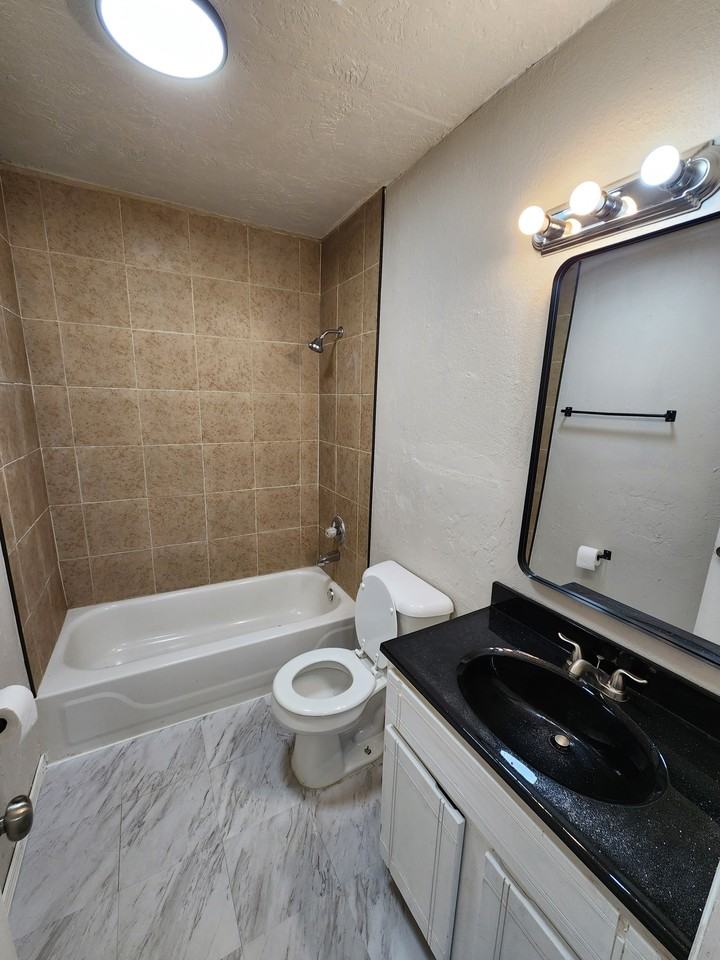315 S Cherry St #1 - Photo 7 of 10