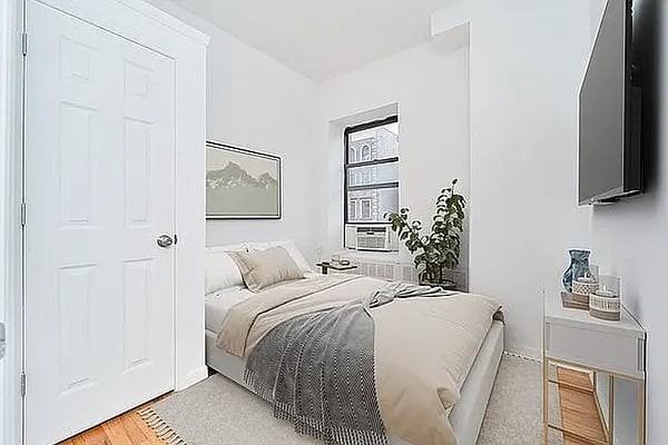 150 Manhattan Ave #4C - Photo 2 of 11
