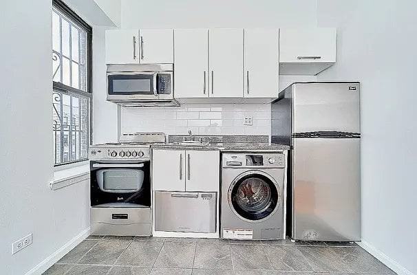 150 Manhattan Ave #4C - Photo 4 of 11