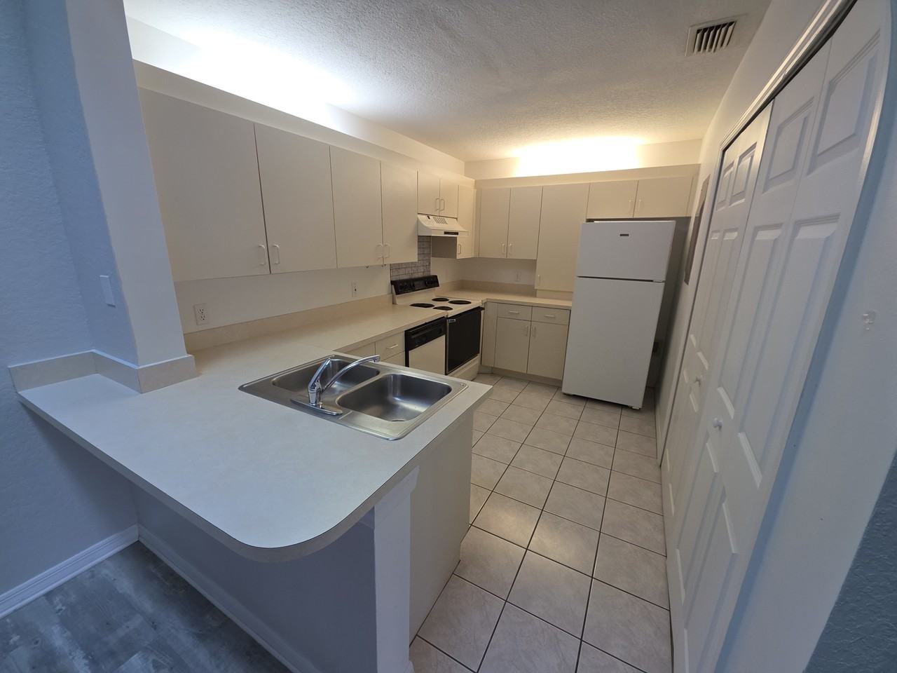 1921 Quail Ridge Court - 1Unit 2402 #2402 - Photo 4 of 6