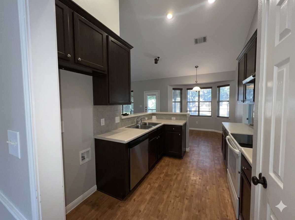 903 Oakwood Dr #1 - Photo 3 of 19