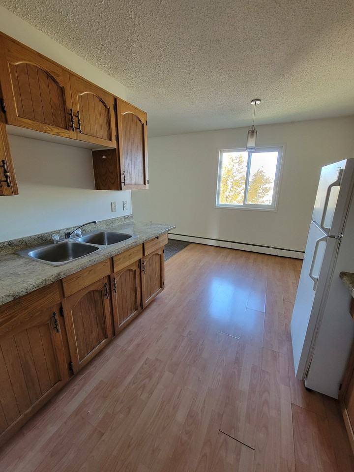 10105 105 Ave - Photo 2 of 16