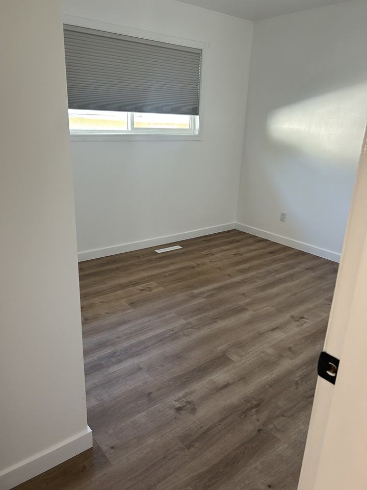 4615 117a St Nw - Photo 7 of 24