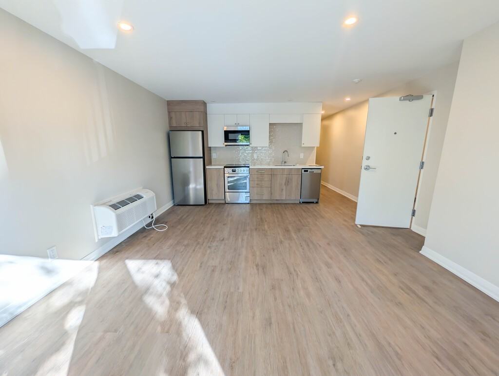 3865 Front Street - 201 - Photo 4 of 19
