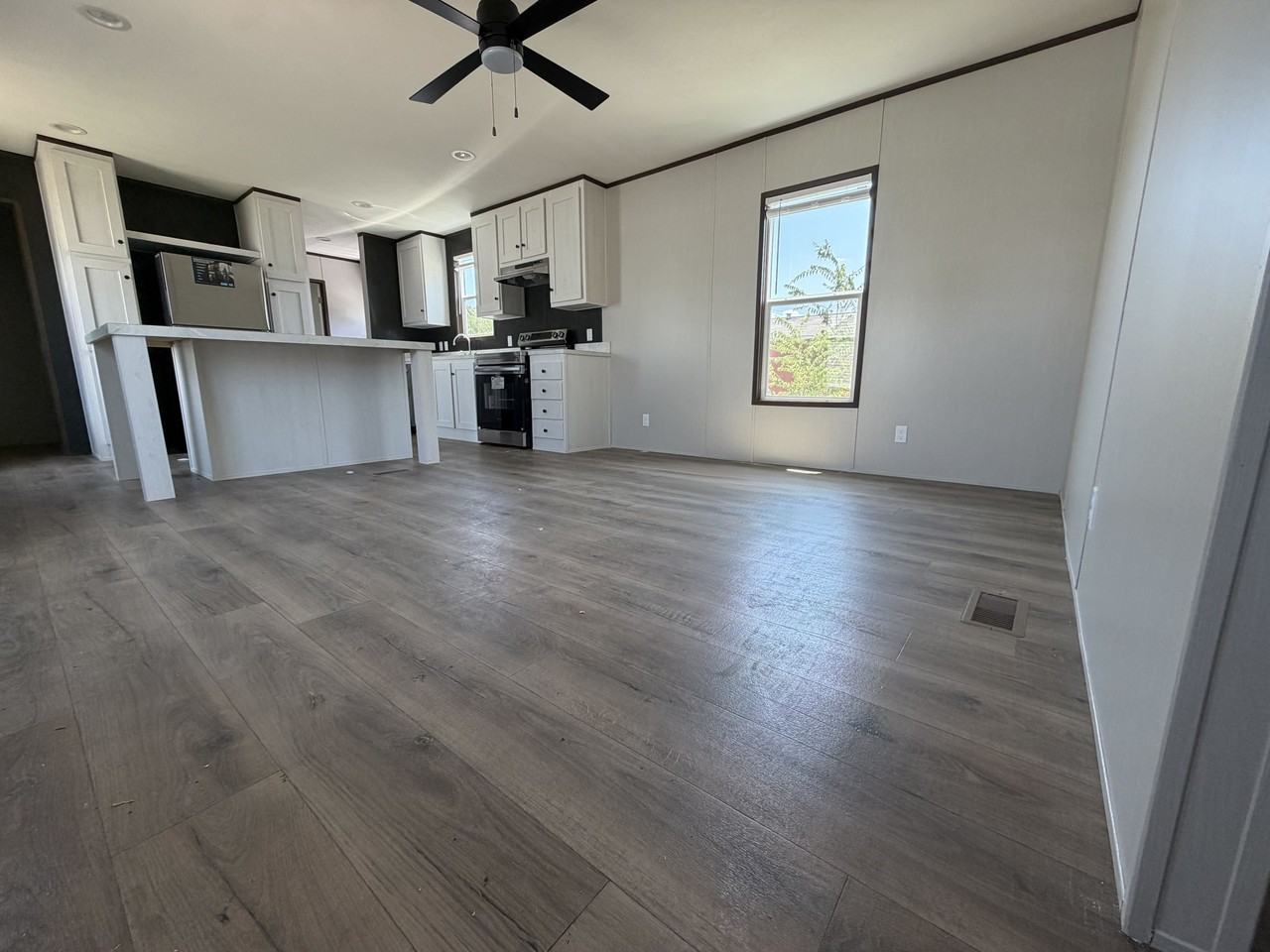 709 N Collins Fwy #22 - Photo 4 of 24