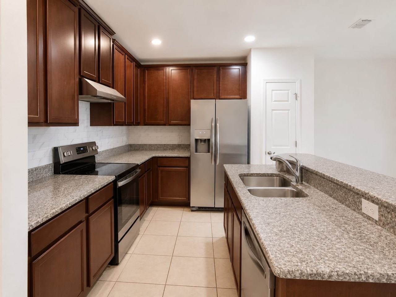 140 Primrose Dr #1 - Photo 4 of 13