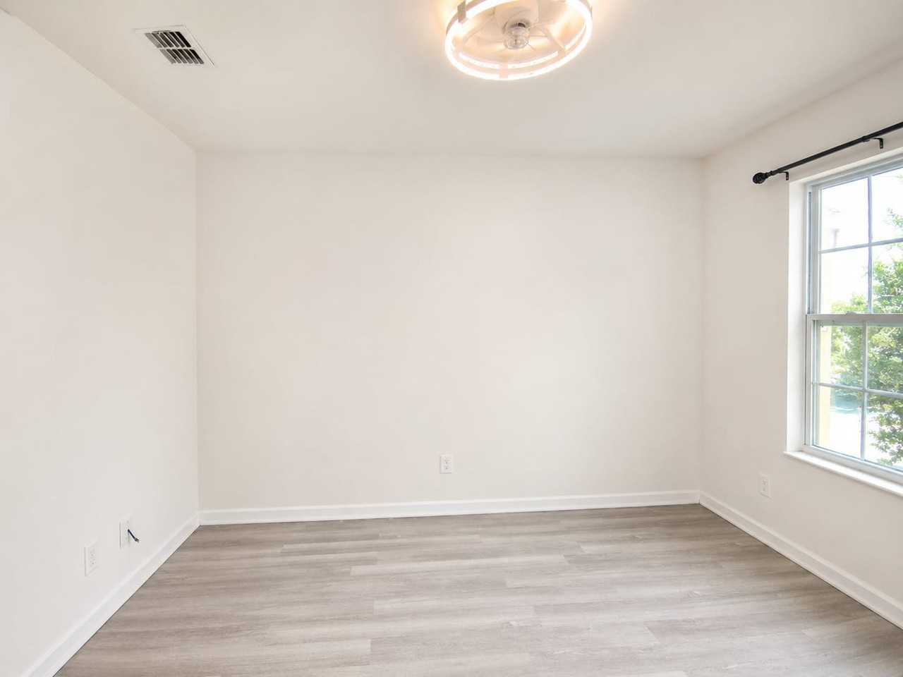 140 Primrose Dr #1 - Photo 7 of 13