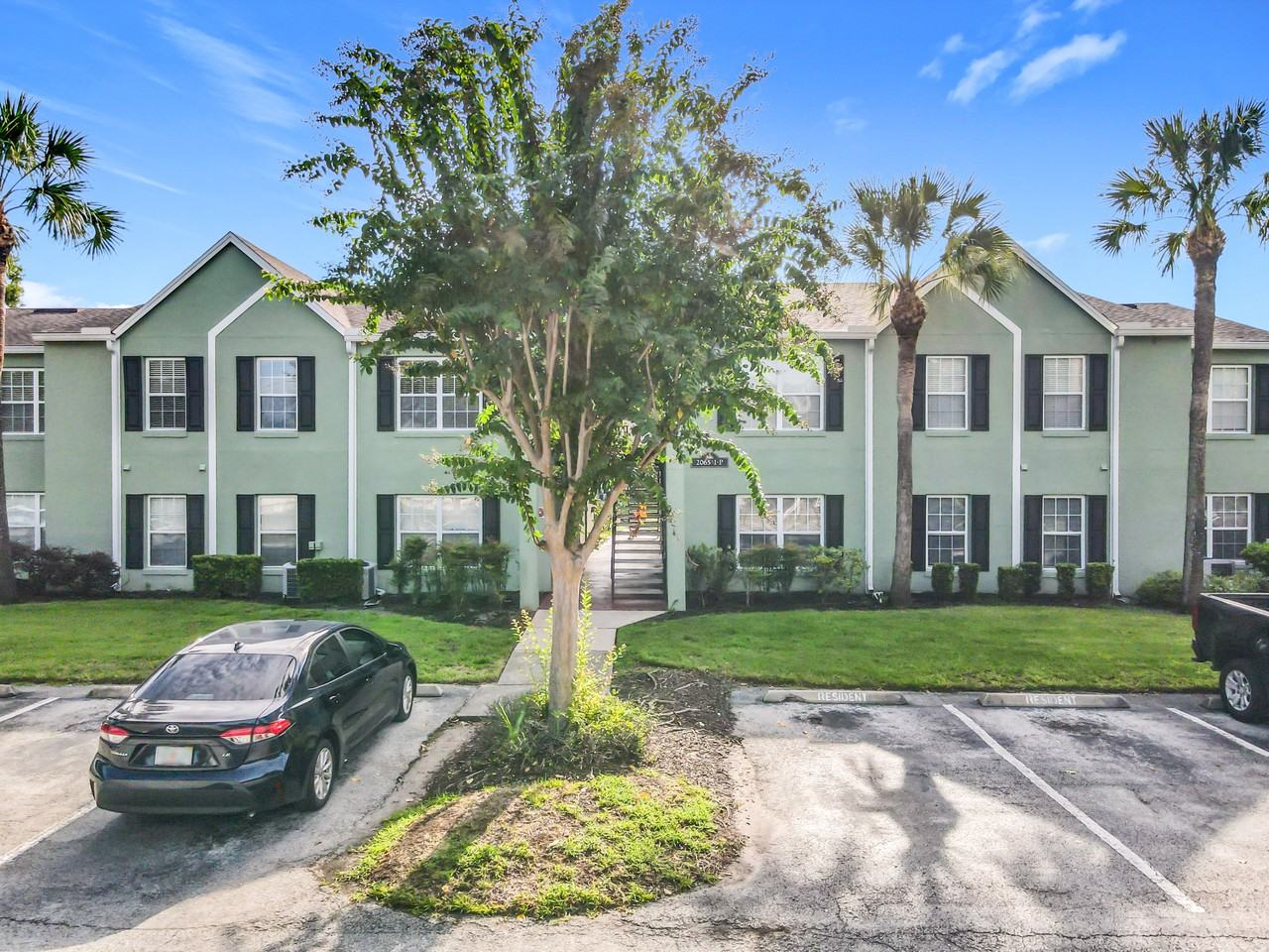 2065 Dixie Belle Dr #M - Photo 2 of 45