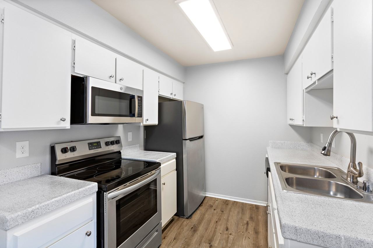 2940 Canyon Crest Dr #40-3 - Photo 4 of 5