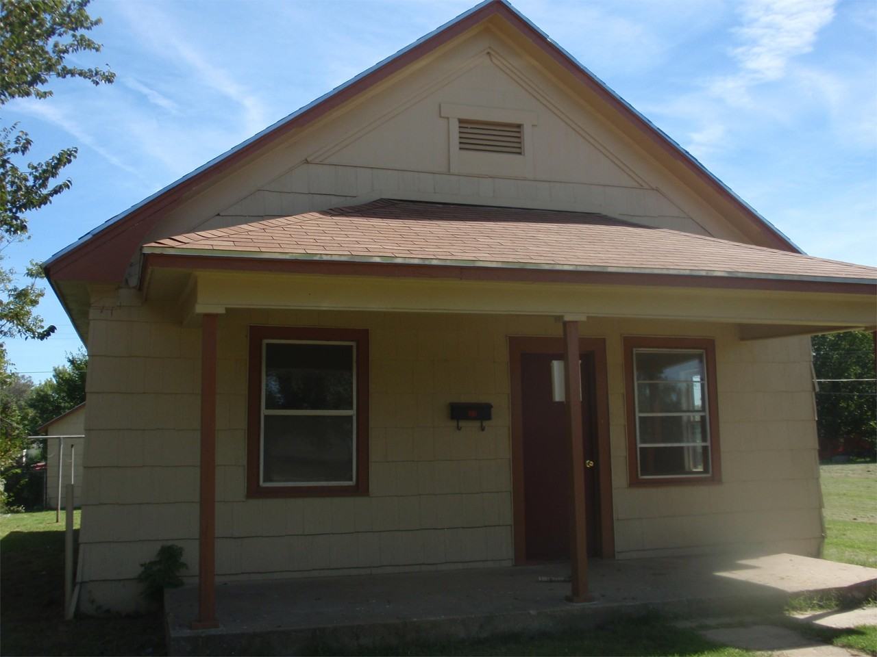 128 N Penn Ave - Photo 3 of 3