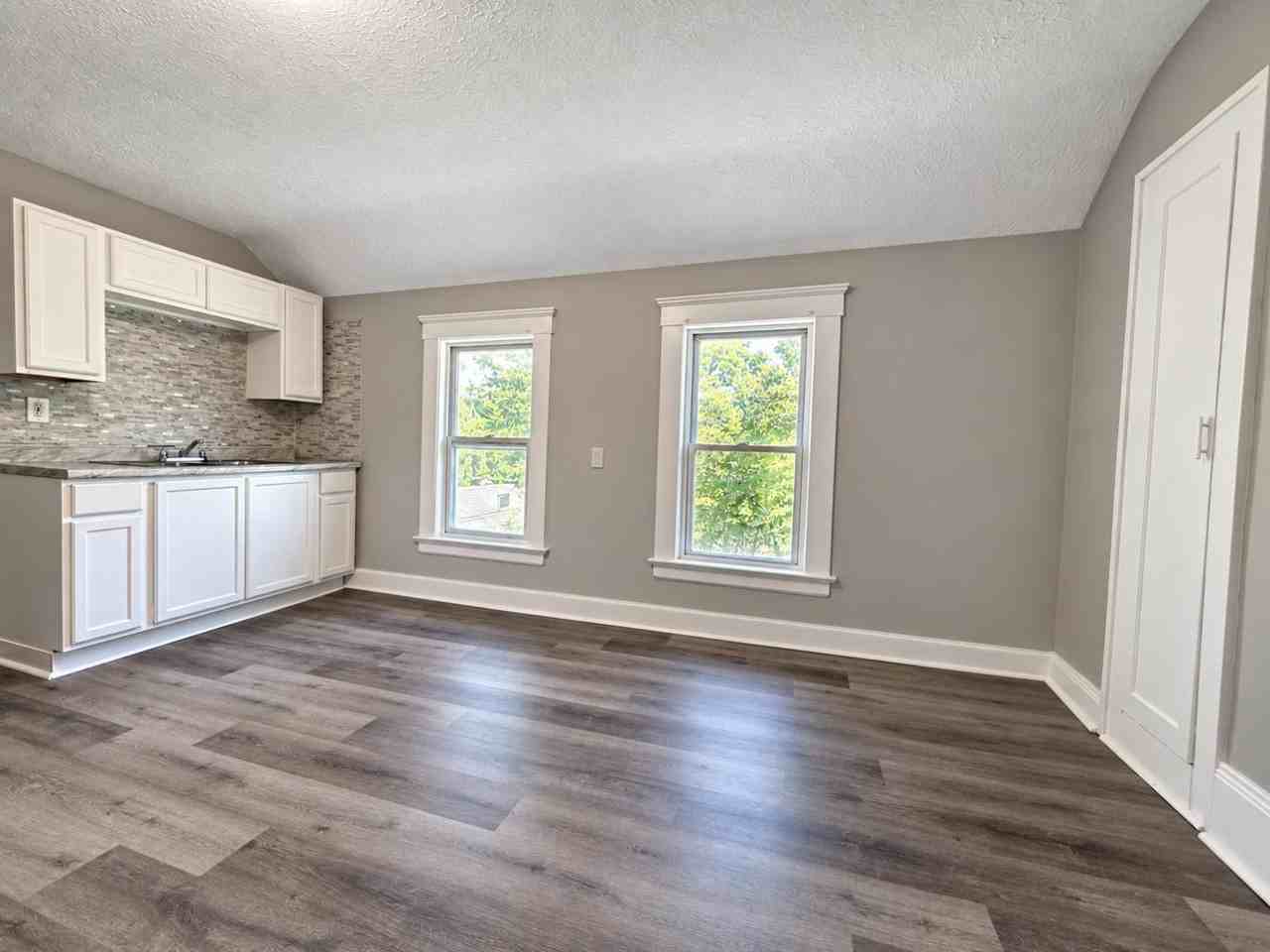 6215 Carpenter Ave - Photo 3 of 9