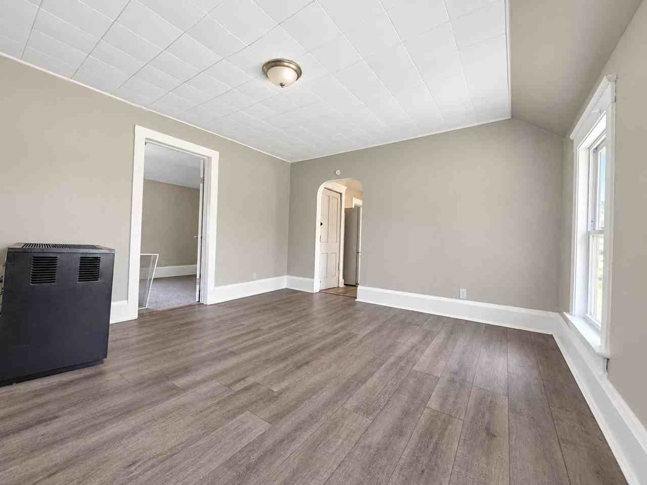 6215 Carpenter Ave - Photo 4 of 9