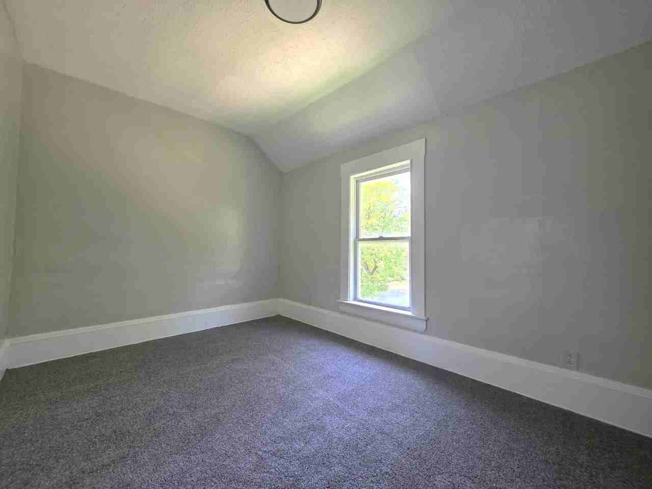 6215 Carpenter Ave - Photo 7 of 9